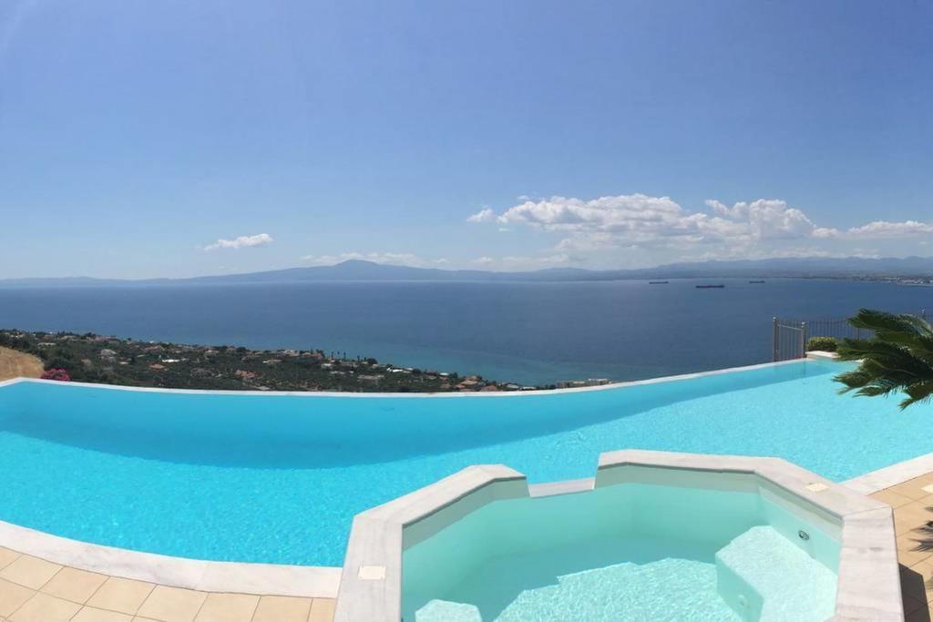 Villa Rebecca Каламата Екстериор снимка